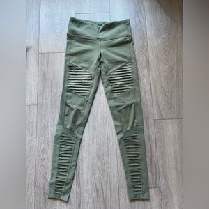 Green Alo Yoga pants. Size XS.